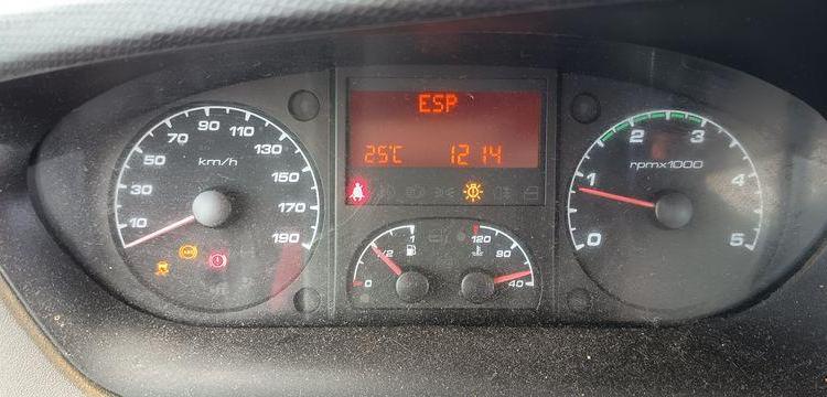 IVECO DAILY 35C13 BENNE AVEC COFFRE ACIER DIESEL – 166379 KMS – ANNEE 2014 ROUGE DE-889-FV