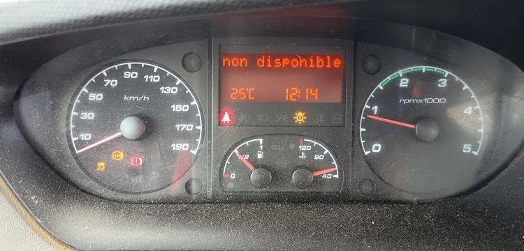 IVECO DAILY 35C13 BENNE AVEC COFFRE ACIER DIESEL – 166379 KMS – ANNEE 2014 ROUGE DE-889-FV
