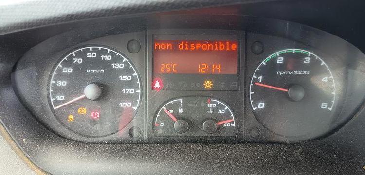 IVECO DAILY 35C13 BENNE AVEC COFFRE ACIER DIESEL – 166379 KMS – ANNEE 2014 ROUGE DE-889-FV