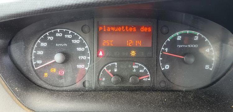IVECO DAILY 35C13 BENNE AVEC COFFRE ACIER DIESEL – 166379 KMS – ANNEE 2014 ROUGE DE-889-FV