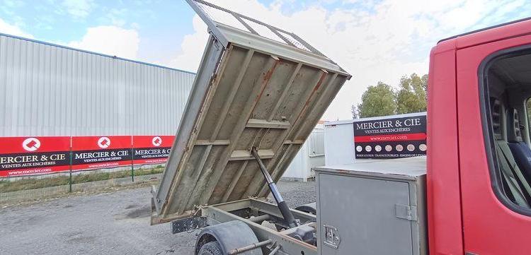 IVECO DAILY 35C13 BENNE AVEC COFFRE ACIER DIESEL – 166379 KMS – ANNEE 2014 ROUGE DE-889-FV