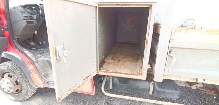 IVECO DAILY 35C13 BENNE AVEC COFFRE ACIER DIESEL – 166379 KMS – ANNEE 2014 ROUGE DE-889-FV