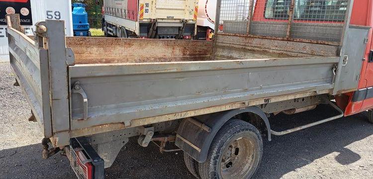 IVECO DAILY 35C13 BENNE AVEC COFFRE ACIER DIESEL – 166379 KMS – ANNEE 2014 ROUGE DE-889-FV