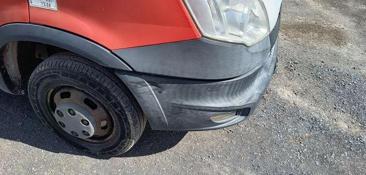 IVECO DAILY 35C13 BENNE AVEC COFFRE ACIER DIESEL – 166379 KMS – ANNEE 2014 ROUGE DE-889-FV