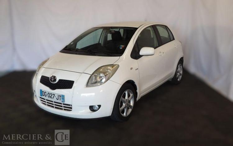 TOYOTA YARIS 1,4 D4D 90 LUNA PACK BVA BLANC DG-027-JT