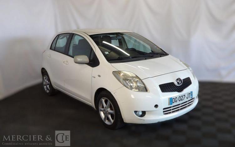 TOYOTA YARIS 1,4 D4D 90 LUNA PACK BVA BLANC DG-027-JT