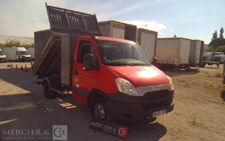IVECO 35C13 BENNE  SIMPLE CABINE COFFRE ROUGE DH-651-QF