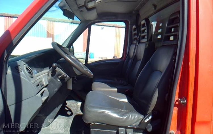IVECO 35C13 BENNE  SIMPLE CABINE COFFRE ROUGE DH-651-QF