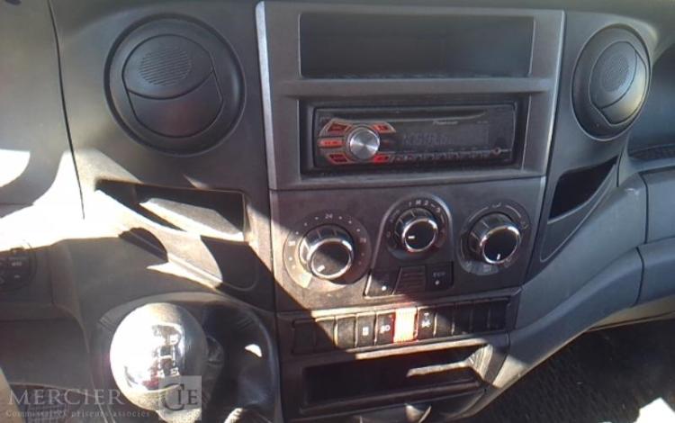 IVECO 35C13 BENNE  SIMPLE CABINE COFFRE ROUGE DH-651-QF