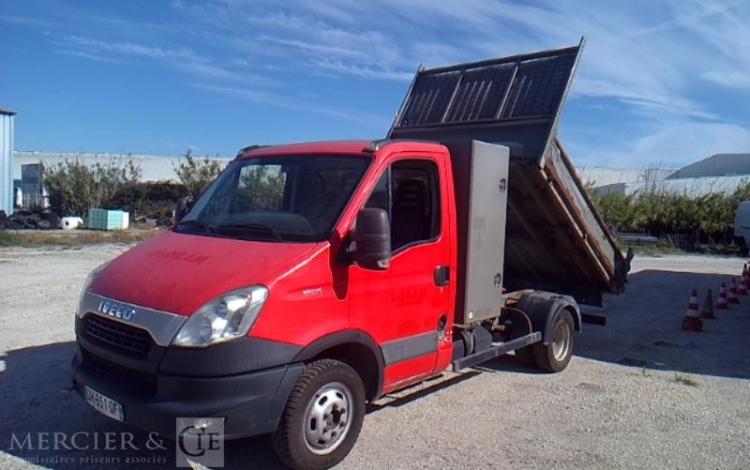 IVECO 35C13 BENNE  SIMPLE CABINE COFFRE ROUGE DH-651-QF