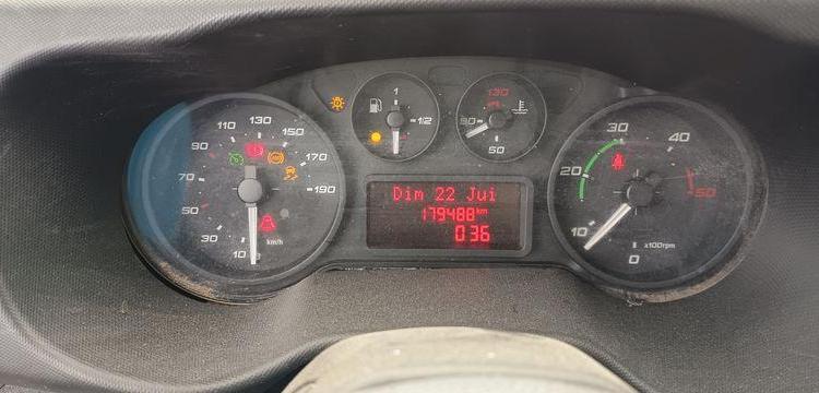 IVECO DAILY BENNE AVEC COFFRE AICIER DIESEL BLANC DL-788-DP