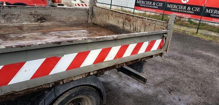 IVECO DAILY BENNE AVEC COFFRE AICIER DIESEL BLANC DL-788-DP