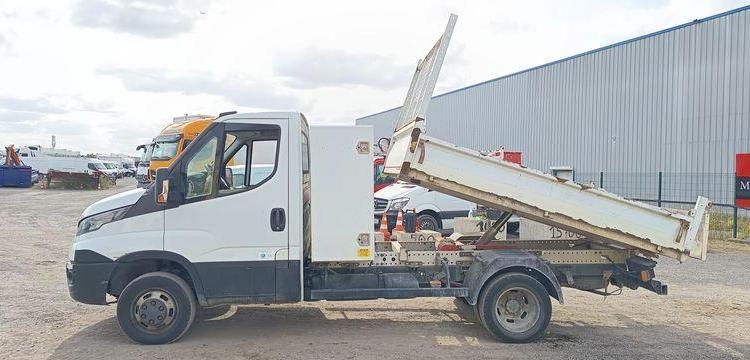 IVECO DAILY 35C13 2.3 LD 16V 126 CV BENNE AVEC COFFRE ACIER DIESEL – 171362 KMS BLANC DV-708-LQ