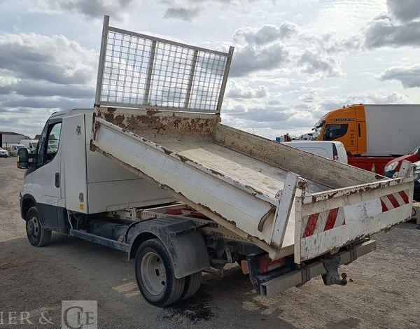 IVECO DAILY 35C13 2.3 LD 16V 126 CV BENNE AVEC COFFRE ACIER DIESEL – 171362 KMS BLANC DV-708-LQ