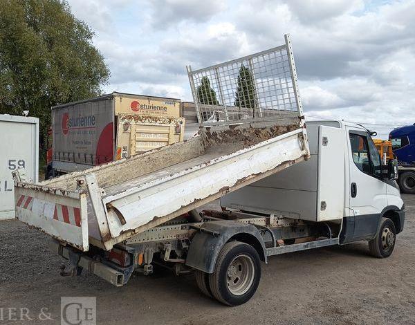 IVECO DAILY 35C13 2.3 LD 16V 126 CV BENNE AVEC COFFRE ACIER DIESEL – 171362 KMS BLANC DV-708-LQ