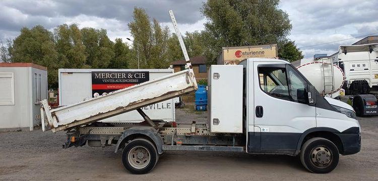 IVECO DAILY 35C13 2.3 LD 16V 126 CV BENNE AVEC COFFRE ACIER DIESEL – 171362 KMS BLANC DV-708-LQ