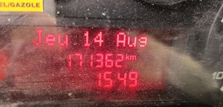 IVECO DAILY 35C13 2.3 LD 16V 126 CV BENNE AVEC COFFRE ACIER DIESEL – 171362 KMS BLANC DV-708-LQ