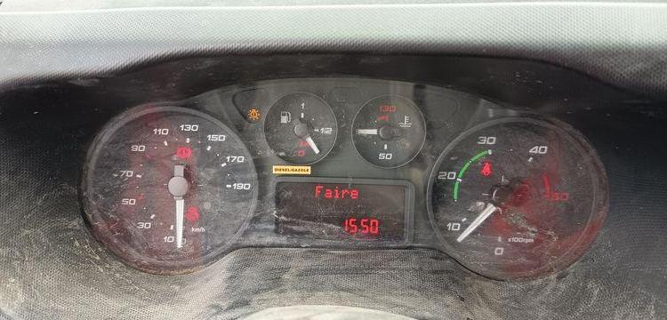 IVECO DAILY 35C13 2.3 LD 16V 126 CV BENNE AVEC COFFRE ACIER DIESEL – 171362 KMS BLANC DV-708-LQ