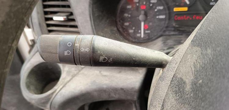 IVECO DAILY 35C13 2.3 LD 16V 126 CV BENNE AVEC COFFRE ACIER DIESEL – 171362 KMS BLANC DV-708-LQ