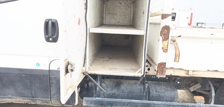 IVECO DAILY 35C13 2.3 LD 16V 126 CV BENNE AVEC COFFRE ACIER DIESEL – 171362 KMS BLANC DV-708-LQ