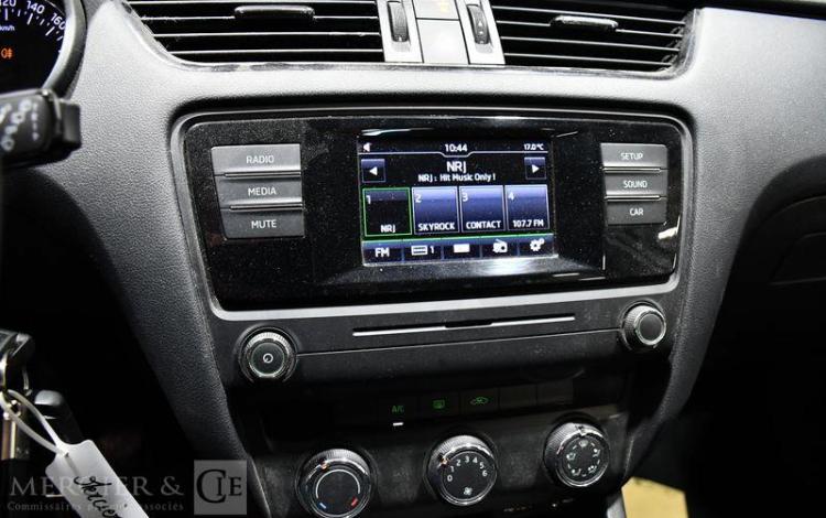 SKODA OCTAVIA 1,2 TSI 110 GREENTEC EDITION 4X2 BLANC DY-727-WA