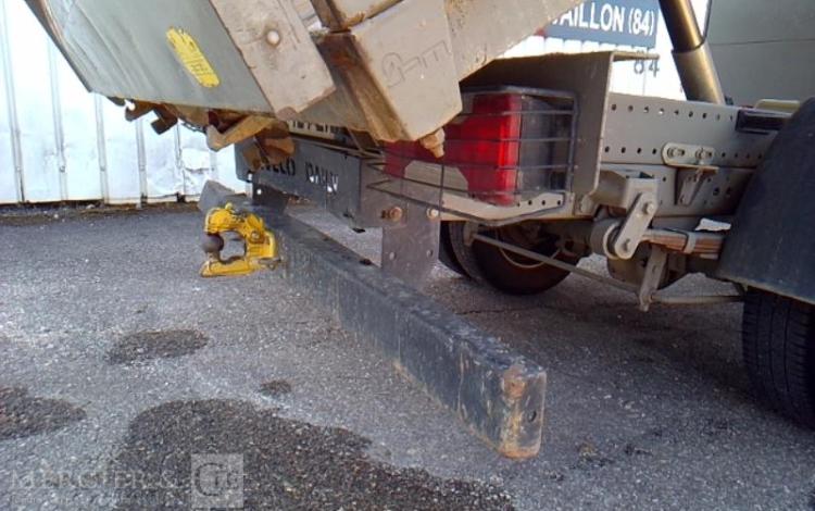 IVECO 35-130 BENNE SIMPLE CABINE COFFRE ROUGE EB-121-ZW