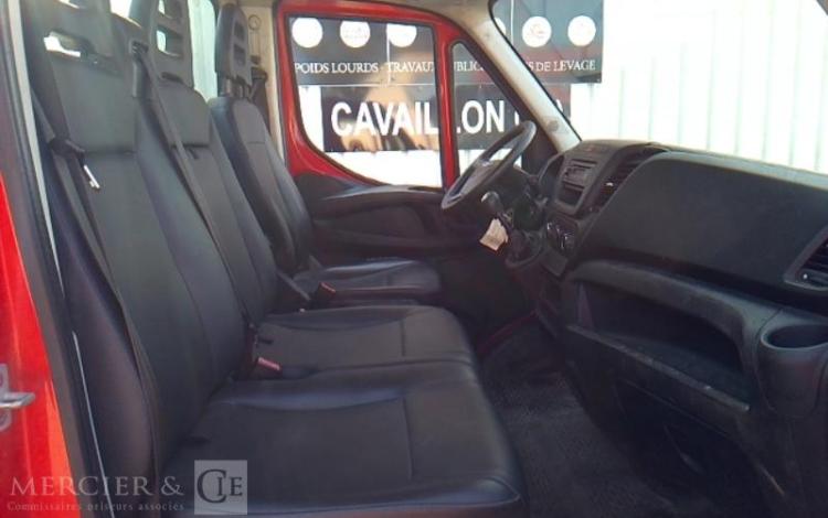 IVECO 35-130 BENNE SIMPLE CABINE COFFRE ROUGE EB-121-ZW