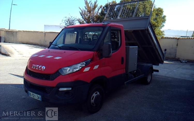 IVECO 35-130 BENNE SIMPLE CABINE COFFRE ROUGE EB-121-ZW