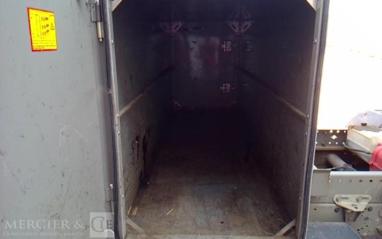 IVECO 35-130 BENNE SIMPLE CABINE COFFRE ROUGE EB-121-ZW