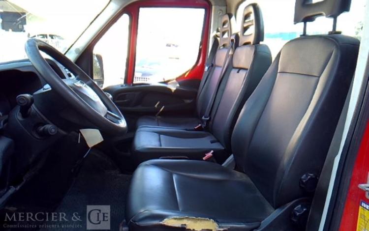 IVECO 35-130 BENNE SIMPLE CABINE COFFRE ROUGE EB-121-ZW