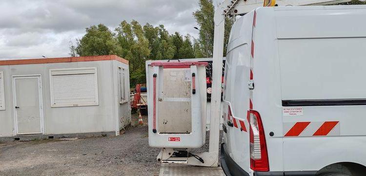 RENAULT MASTER AVEC NACELLE FRANCE ELEC 121F 12A14M BLANC EB-210-AN