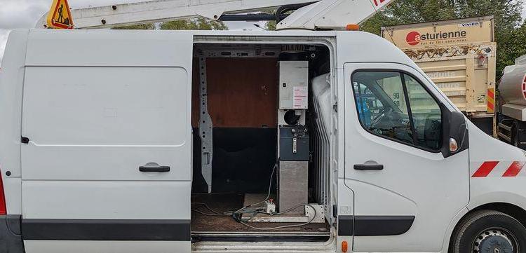 RENAULT MASTER AVEC NACELLE FRANCE ELEC 121F 12 M – 1371 HEURES – 175347 KMS – AN 2016 BLANC EB-210-AN