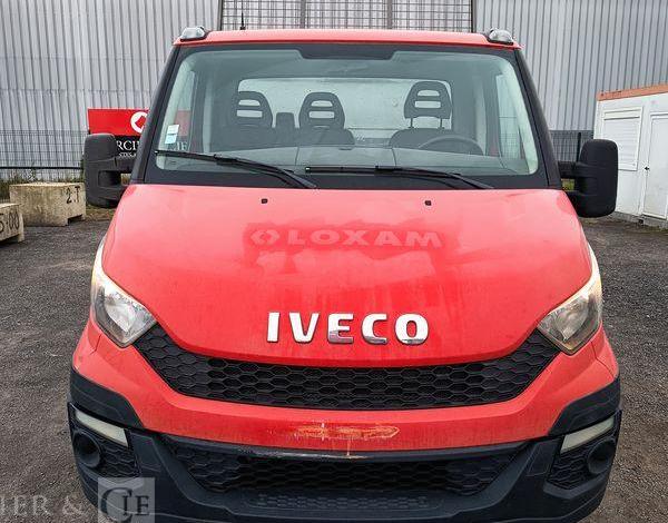 IVECO DAILY 35C13 BENNE AVEC COFFRE ACIER DIESEL – 146386 KMS – ANNEE 2016 ROUGE EC-597-MX