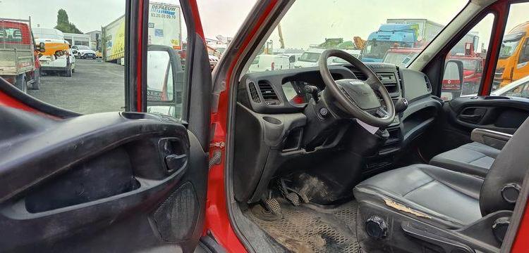 IVECO DAILY 35C13 BENNE AVEC COFFRE ACIER DIESEL – 146386 KMS – ANNEE 2016 ROUGE EC-597-MX