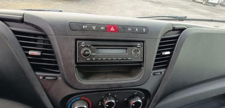 IVECO DAILY 35C13 BENNE AVEC COFFRE ACIER DIESEL – 146386 KMS – ANNEE 2016 ROUGE EC-597-MX
