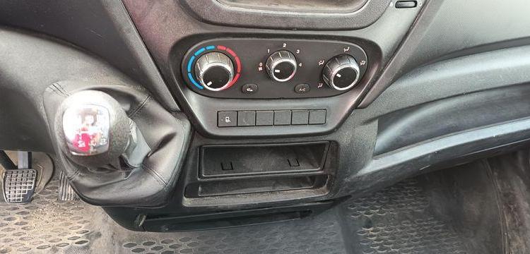 IVECO DAILY 35C13 BENNE AVEC COFFRE ACIER DIESEL – 146386 KMS – ANNEE 2016 ROUGE EC-597-MX