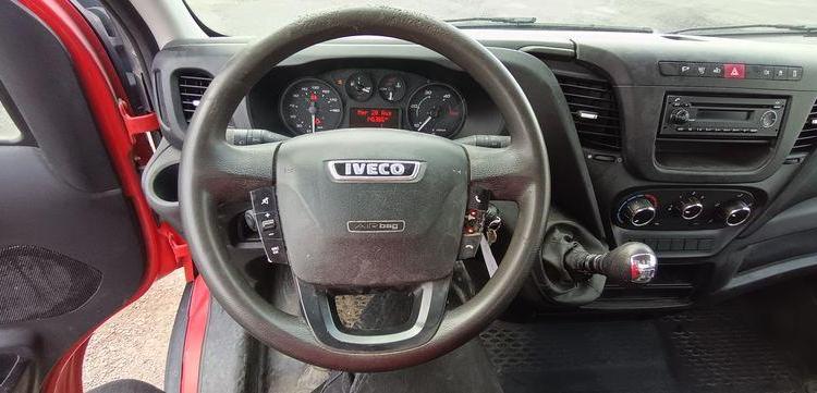 IVECO DAILY 35C13 BENNE AVEC COFFRE ACIER DIESEL – 146386 KMS – ANNEE 2016 ROUGE EC-597-MX