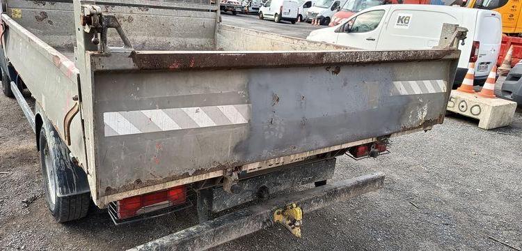 IVECO DAILY 35C13 BENNE AVEC COFFRE ACIER DIESEL – 146386 KMS – ANNEE 2016 ROUGE EC-597-MX