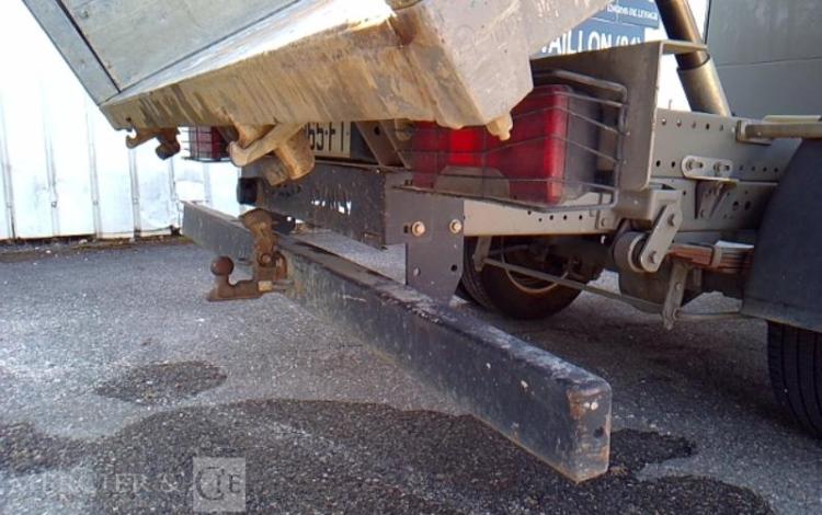 IVECO 35-130 BENNE SIMPLE CABINE COFFRE ROUGE EF-965-FT