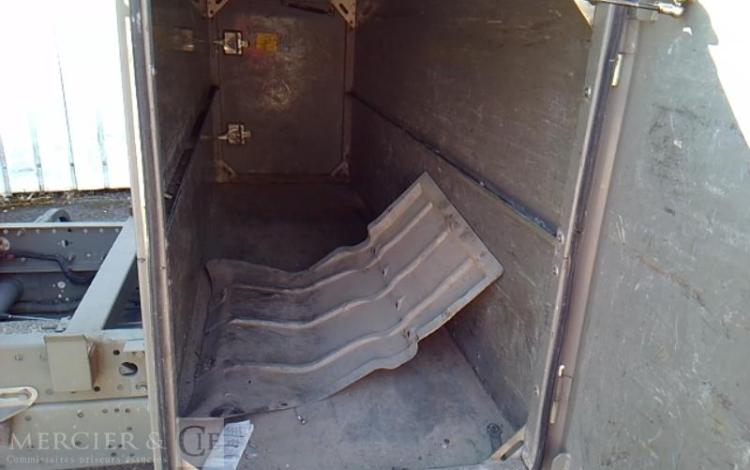 IVECO 35-130 BENNE SIMPLE CABINE COFFRE ROUGE EF-965-FT