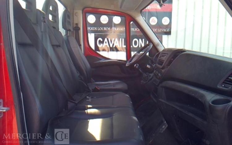 IVECO 35-130 BENNE SIMPLE CABINE COFFRE ROUGE EF-965-FT