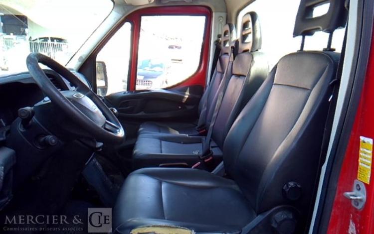 IVECO 35-130 BENNE SIMPLE CABINE COFFRE ROUGE EF-965-FT