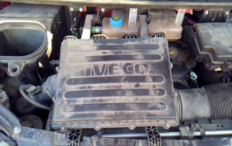 IVECO 35-130 BENNE SIMPLE CABINE COFFRE ROUGE EF-965-FT