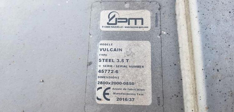 IVECO DAILY 35C13 BENNE AVEC COFFRE ACIER DIESEL – 156099 KMS – ANNEE 2016 ROUGE EG-671-QG