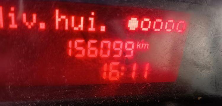 IVECO DAILY 35C13 BENNE AVEC COFFRE ACIER DIESEL – 156099 KMS – ANNEE 2016 ROUGE EG-671-QG