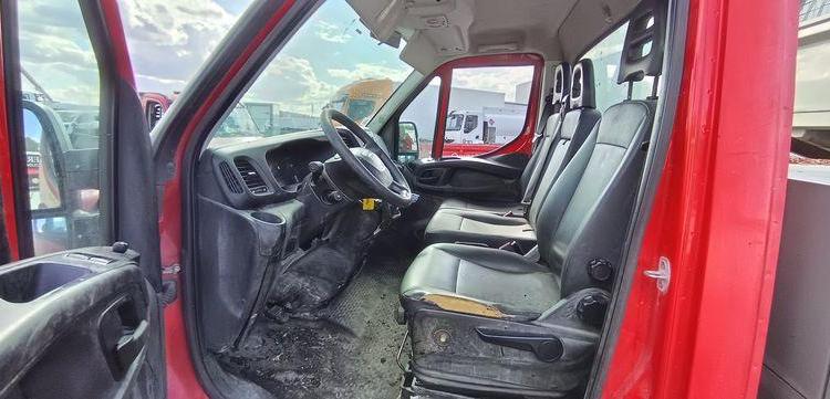IVECO DAILY 35C13 BENNE AVEC COFFRE ACIER DIESEL – 156099 KMS – ANNEE 2016 ROUGE EG-671-QG