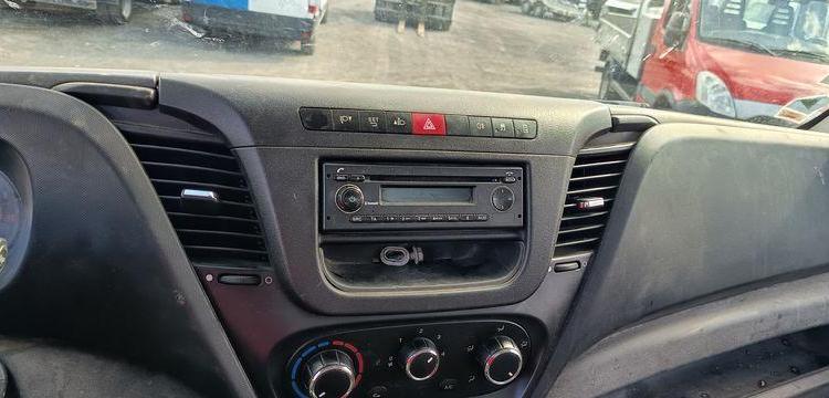 IVECO DAILY 35C13 BENNE AVEC COFFRE ACIER DIESEL – 156099 KMS – ANNEE 2016 ROUGE EG-671-QG