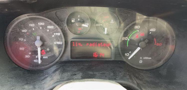 IVECO DAILY 35C13 BENNE AVEC COFFRE ACIER DIESEL – 156099 KMS – ANNEE 2016 ROUGE EG-671-QG