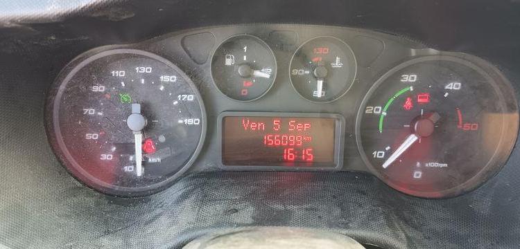 IVECO DAILY 35C13 BENNE AVEC COFFRE ACIER DIESEL – 156099 KMS – ANNEE 2016 ROUGE EG-671-QG