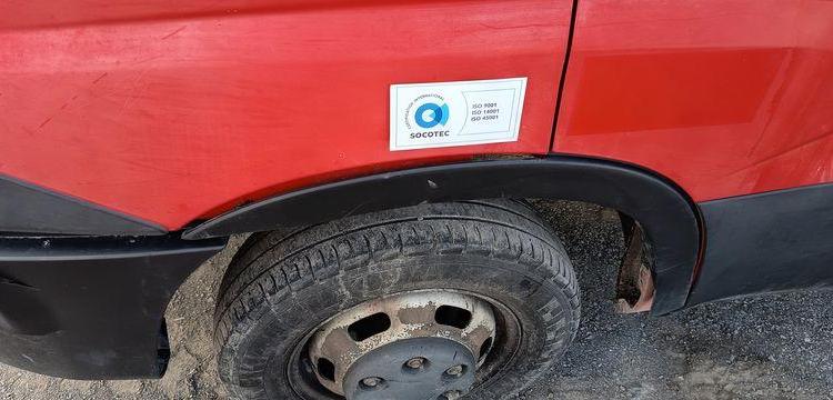 IVECO DAILY 35C13 BENNE AVEC COFFRE ACIER DIESEL – 156099 KMS – ANNEE 2016 ROUGE EG-671-QG